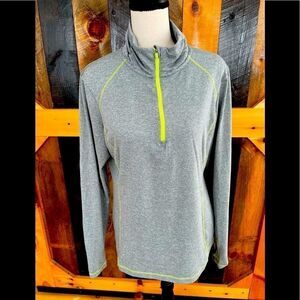 Danskin zip front top with contrasting stitching